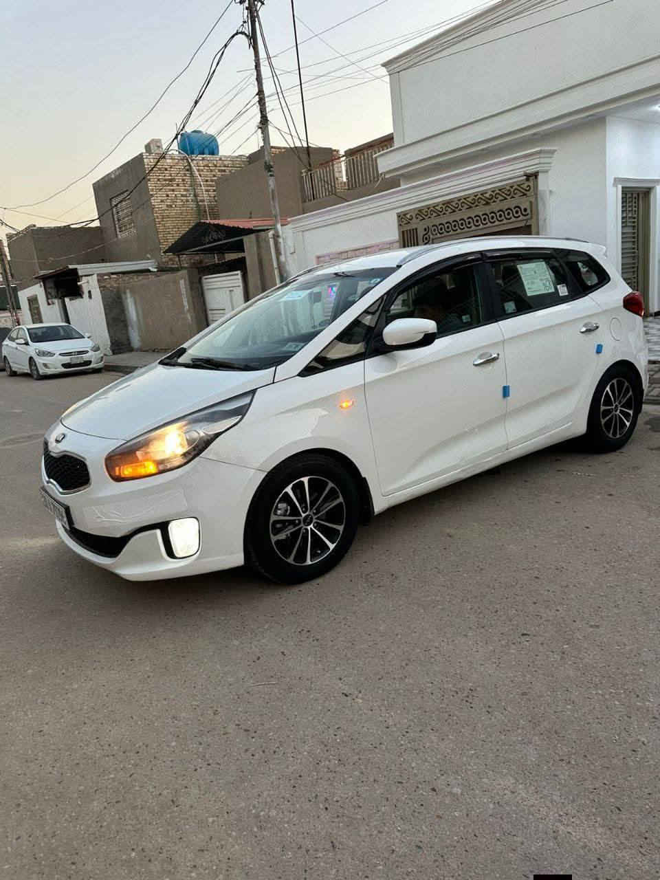 السلام عليكم 
رندو 2016 وارد امريكي رقم بابل دولي مداور ثاني يوم سياره بيه بنيد مصبوغ   مكينه 2000 دوش مكفوله  بدون فتح بدون تبخير بدون تنقيص مواصفات واضحه بلصور  سياره 7 راكب سياره جديده وجاهزه بدون اي نقص ماذب عليه ربع 
السعر 119 وبيه مجال مكاني ديوانيه 
***********
