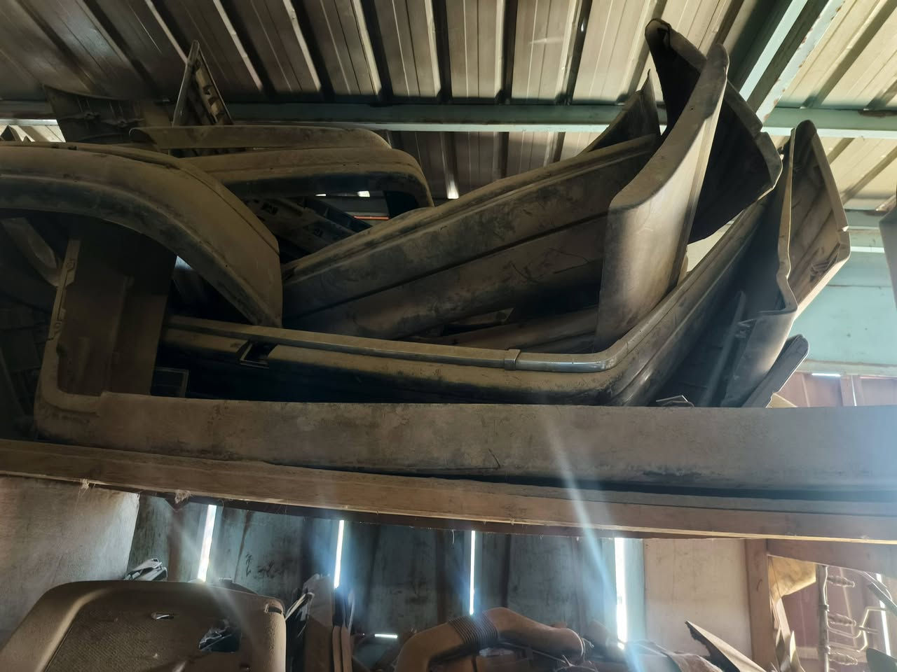 السلام عليكم متوفر بنايد ودعاميات خلفيه حاويه 700 فقط للتواصل ***********
