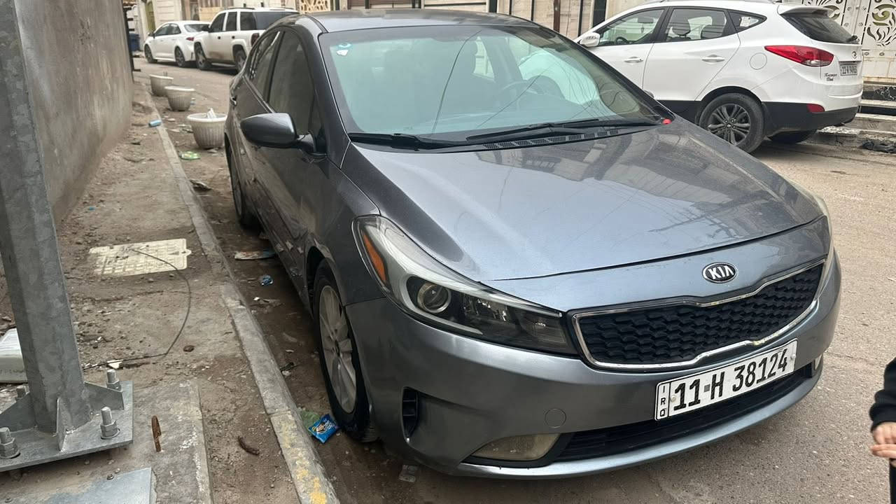 السلام علیکم کیا فورتي وارد امريكي موديل 2017 رقم بغداد الجديد هزة وسنوية جديدة تحويل ثاني يوم محرك 2000 دوش كير اي تي المرغوب حادثها بسيط کلش موضح بالصور مع السونار بس ربع البنيد شاصي لغد مكفولات بدون دواخل المواصفات شاشة كبيرة اصلية كاميرا خلفية ثلاث وضعيات قيادة وباقي المواصفات المعروفة السيارة جاهزة للبيع فقط السعر 113 ورقة بيها مجال بسيط حق الجية للاستفسار *********** مكان السيارة بغداد
