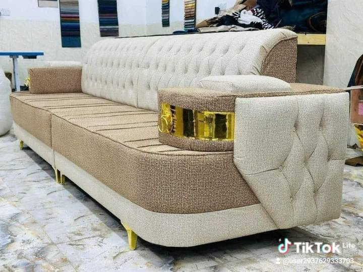 يوجد توصيل لجميع محافظات العراق 
***********
