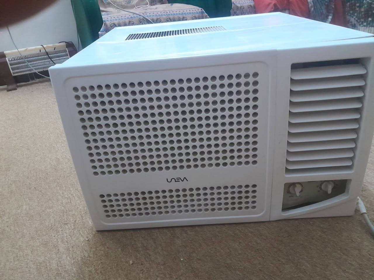 سلام عليكم مكيف طنين ونص ستعمل شهر واحد السعر 300 بيع مستعجل 
***********
