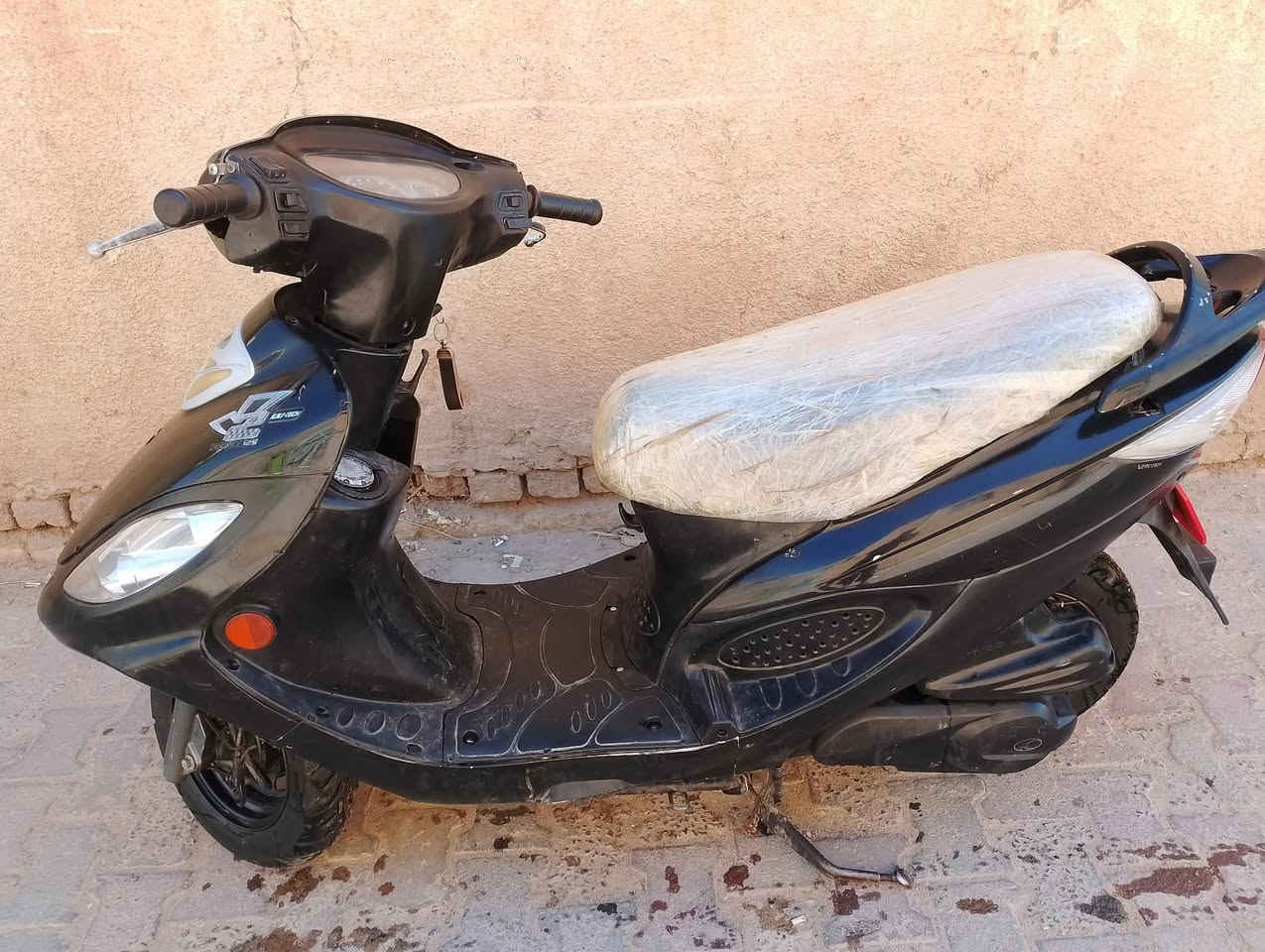 السلام عليكم كامكو V2 لبيع مبدل بيهة بستم الدراجه وضع الحاويه شلعه شك الكاع  تايرات جد  السعر 400 الرفاعي الاتصال ***********
