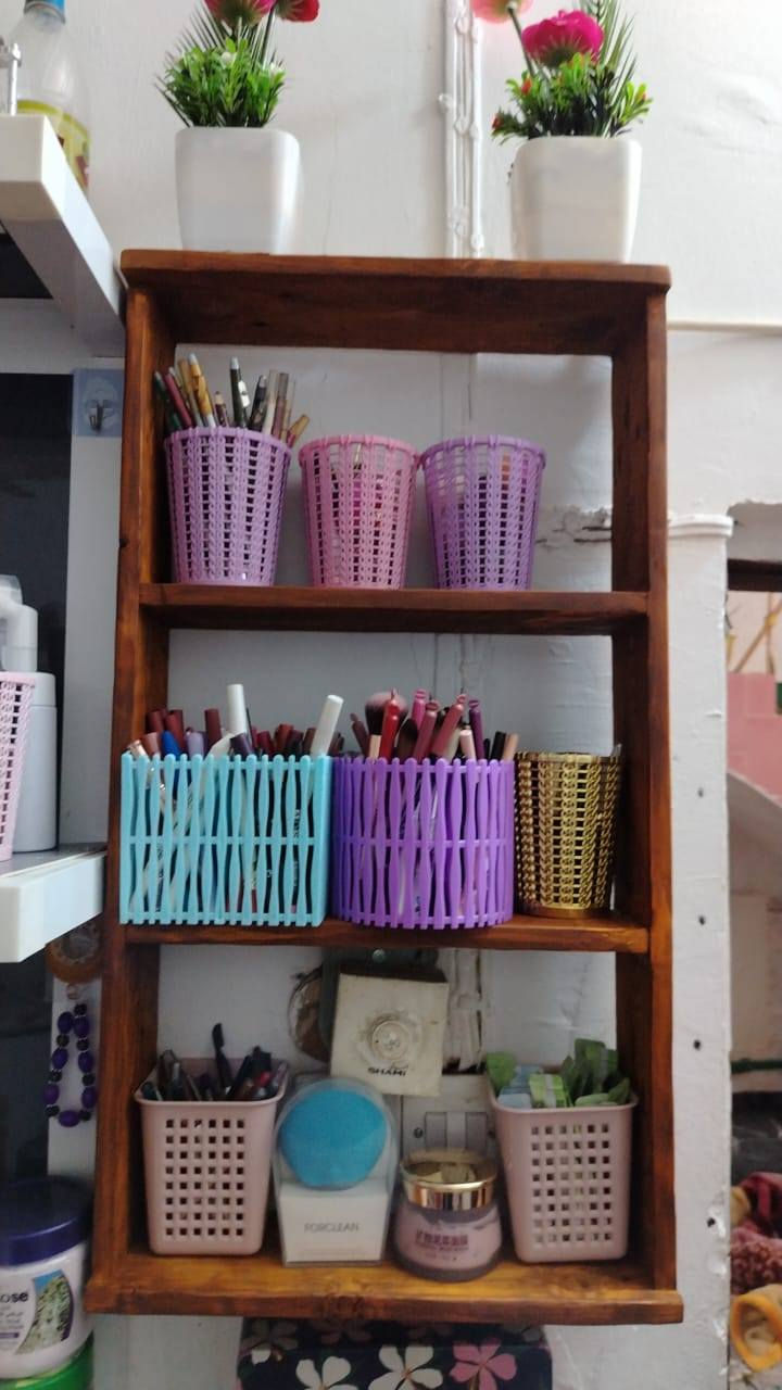 يــاالــلــه
عمل جميع انواع الرفوف 
غلاف قنينه كشوانيات غلاف ماطور
واي شي يخص الخشب
للاستفسار تفضلو خاص وتدللون
واتساب ***********
