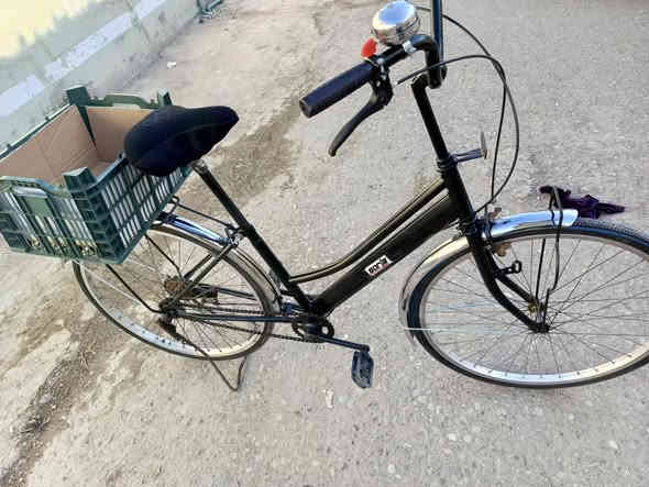 السلام عليكم اخواني الكرام دراجة للبيع فقط حجم 26 نضافة 95% تايرات جدد جاملغات جدد بريكات امامي وخلفي البايسكل نضيف ما تصرف علية اي شي السعر 65 وبي مجال قليل حك الجية للتواصل الاتصال على الرقم *********** العنوان (ديالى المقدادية الزهيرات)
