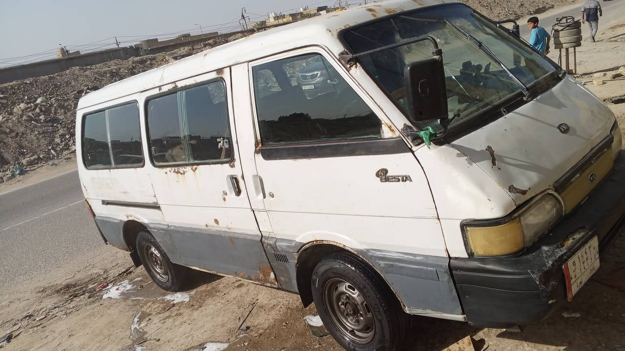 السلام عليكم كيه بستا للبيع
مكينه وكير شرط سياره جاهزه كبل للشارع 
السعر 27وبيها مجال قليل 
شرط المداور رقم بغداد الماني 
رقم الهاتف ***********
