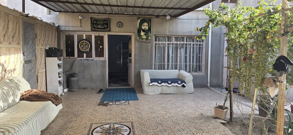 للبيع 300 متر طابو صرف حر البيت بحي الانتفاضه منطقة كامله مجاري وجاهزه للاستفسار ***********
