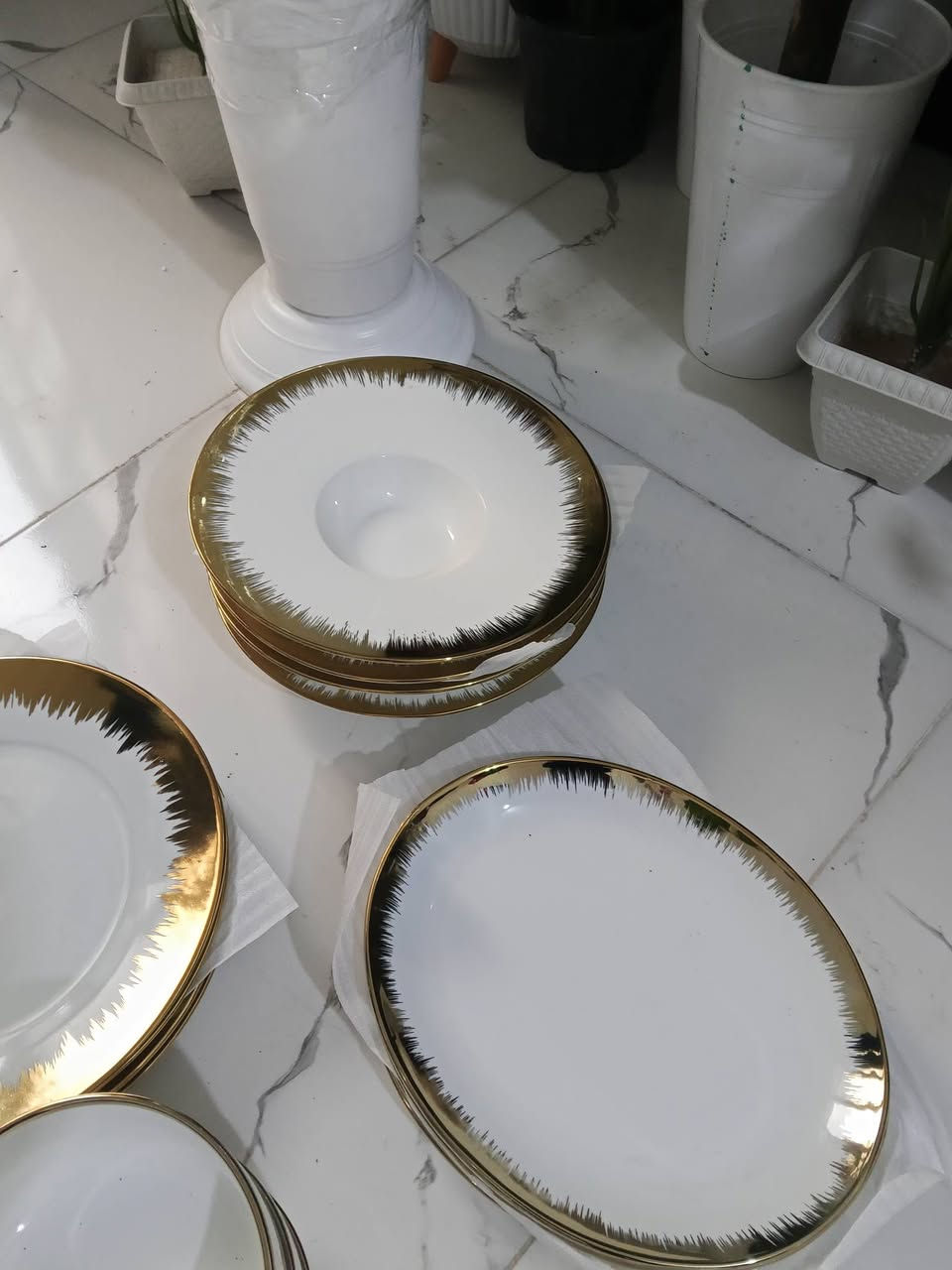 السلام عليكم شباب أغراض منزلية ورد اغصان ايباد فرشة سنادين.  تحفيات  كلشي موضح بصور الشراي يتواصل ***********
