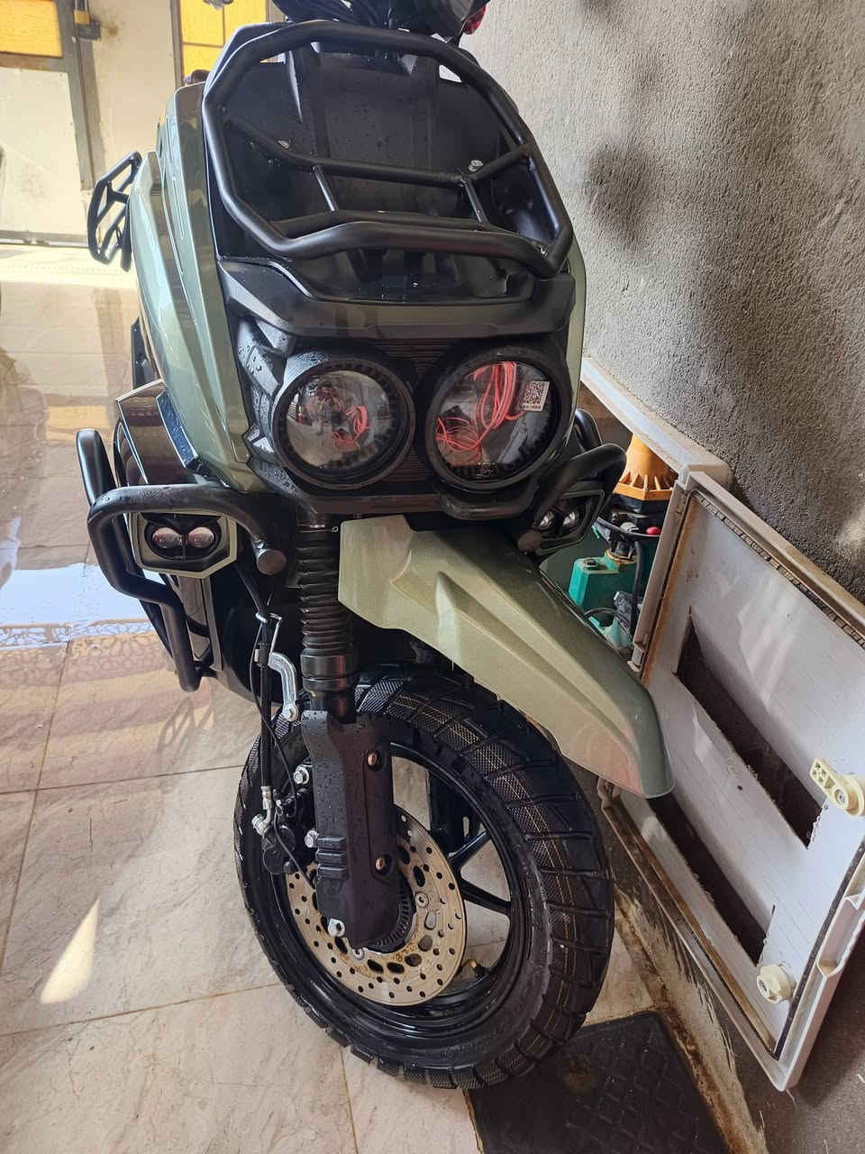 السلام عليكم من رخصة الادمن المحترم دراجه اباجي استعمال قليل موديل 2025 صار شهرين من اخذتها بعدهي جديده ام بي ثري بلوتوث تشغيل عن بعد صافره انذار وياها سويجات عدد 2 وبصمات عدد 2 السعر مليون وبيها مجال قليل العنوان بصره ابي الخصيب ***********
