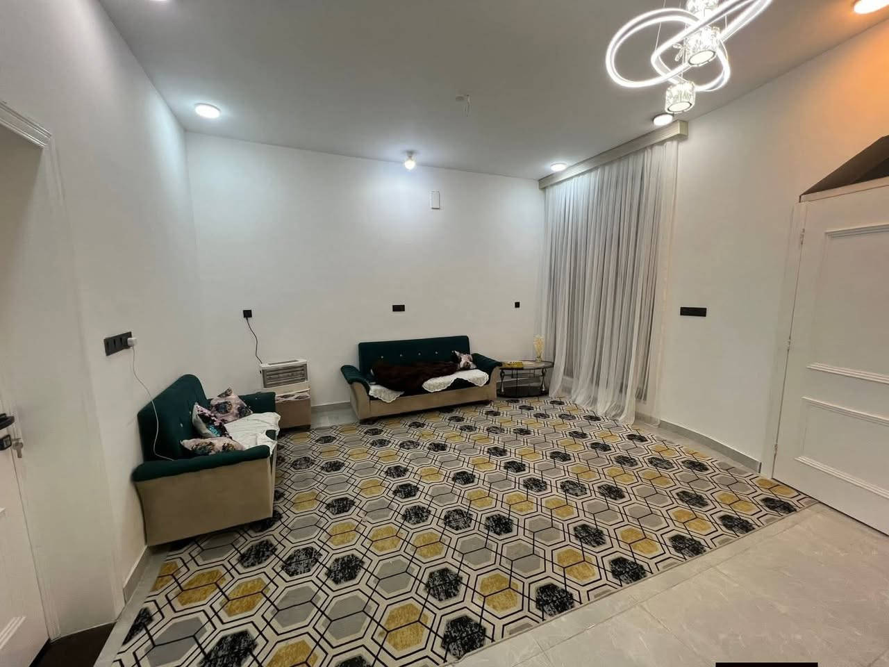 ♕ بسم الله الرحمن الرحيم اللهم صلِّ على محمد وآل محمد ♕

🏠  :  منزل للبيع طابقين 

🌐  :  الموقع مجمع ابن يقطين 

📐  :  المساحة  200 متر 

🏗  :  البناء شخصي درجة اولى سنة 2025
ــــــــــــــــــــــــــــــــــــــــــــــــــــــــــــــــــــــــــــــــــــــــــــــــــ

              تـــــــــــفـــاصيـــــــــل اكـــــــثــــــر 

1) الطابق الاول :  غرفة نوم عدد 2 + صاله + مطبخ + 

استقبال + صحيات داخليه وخارجية + كراج سيارة 

2) الطابق الثاني : غرفة نوم عدد 2 + صاله + صحيات + 

سطح مطبك ارضيه كاشي
ــــــــــــــــــــــــــــــــــــــــــــــــــــــــــــــــــــــــــــــــــــــــــــــــــ

💰  :  ملاحظه المنزل مطلوب للمصرف العقاري 109 

💵  :  التسديد الشهري 538 ألف

📲  :  الاستفسار اكثر الاتصال على الرقم 

📞  :  ‏‪0788 251 8491‬‏  واتساب سجاد ابو مهيمن 

✨  لــن تـکون وحـيداً ابـداً مع  الــ مهيمن  للعـقار  ✨
