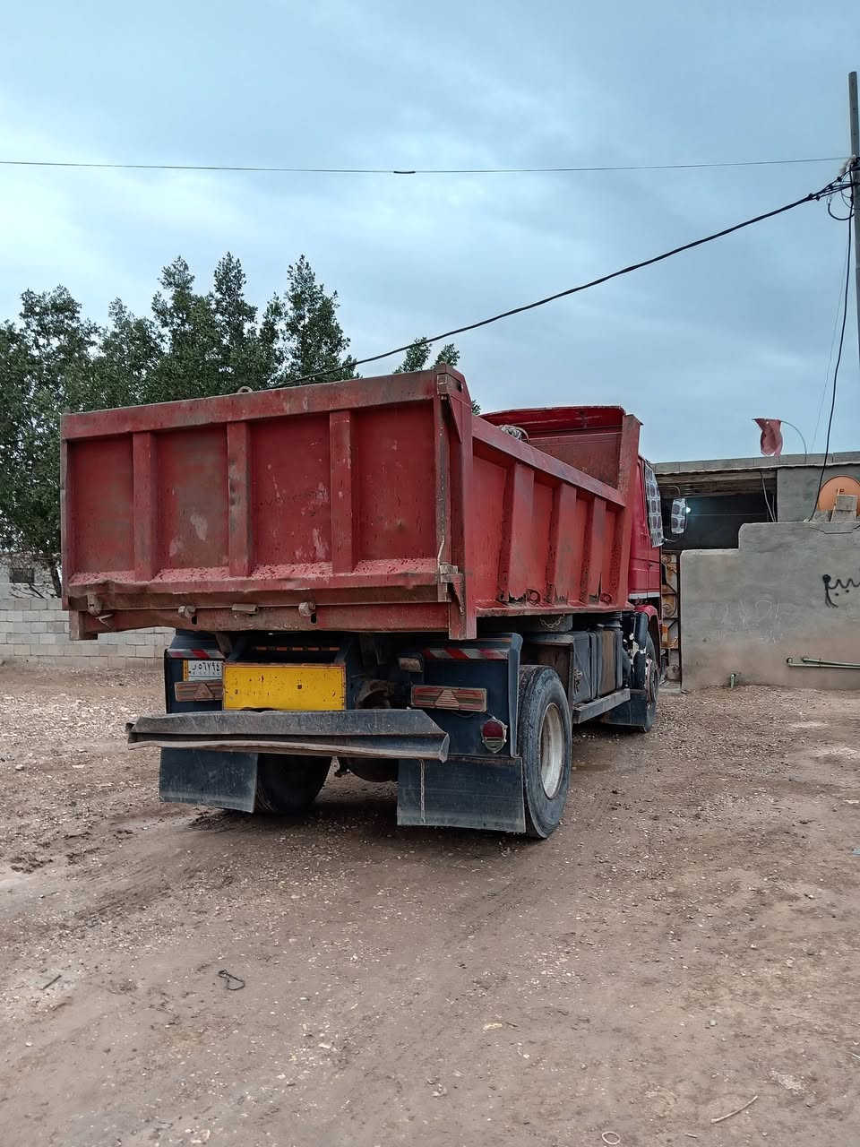 سلام عليكم سكانيا
مكينه 12 ونص 
موديل 95
كير 5/5
رقم بصره
كير محرك اكسل كفاله 
كهربائيات كلهن شغاله
مكان السياره الصويره 
***********
***********
