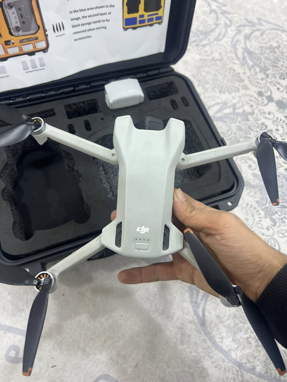 يا الله سلام عليكم
اقره المنشور وراسلني 
سعررررره 600 الف 
مني 3 
درون نضيف مكفول تطير عوزه فقط برمجه للكمبل كمبله ميتحرك ميصعد وينزل 
ملحقات كدامك 
بطاريات 2 بلاصصص 47 دقيقه 
مكاني كوت 
*********** 
وشايفين خير
