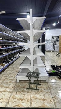 ✨ للبيع رفوف وسطية بحالة ممتازة ✨ 🔹 الطول الإجمالي: 25 متر 🔹 عدد الطوا...