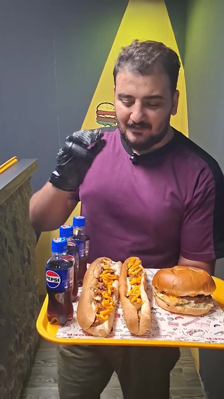التوصيل مجاناً ***********
عروضنة مختلفة 
ساندويج زنكر + ساندويج فاهيتا 
ساندويج بركر لحم بالجبن 
3 ببسي = 10 الاف دينار فقط
