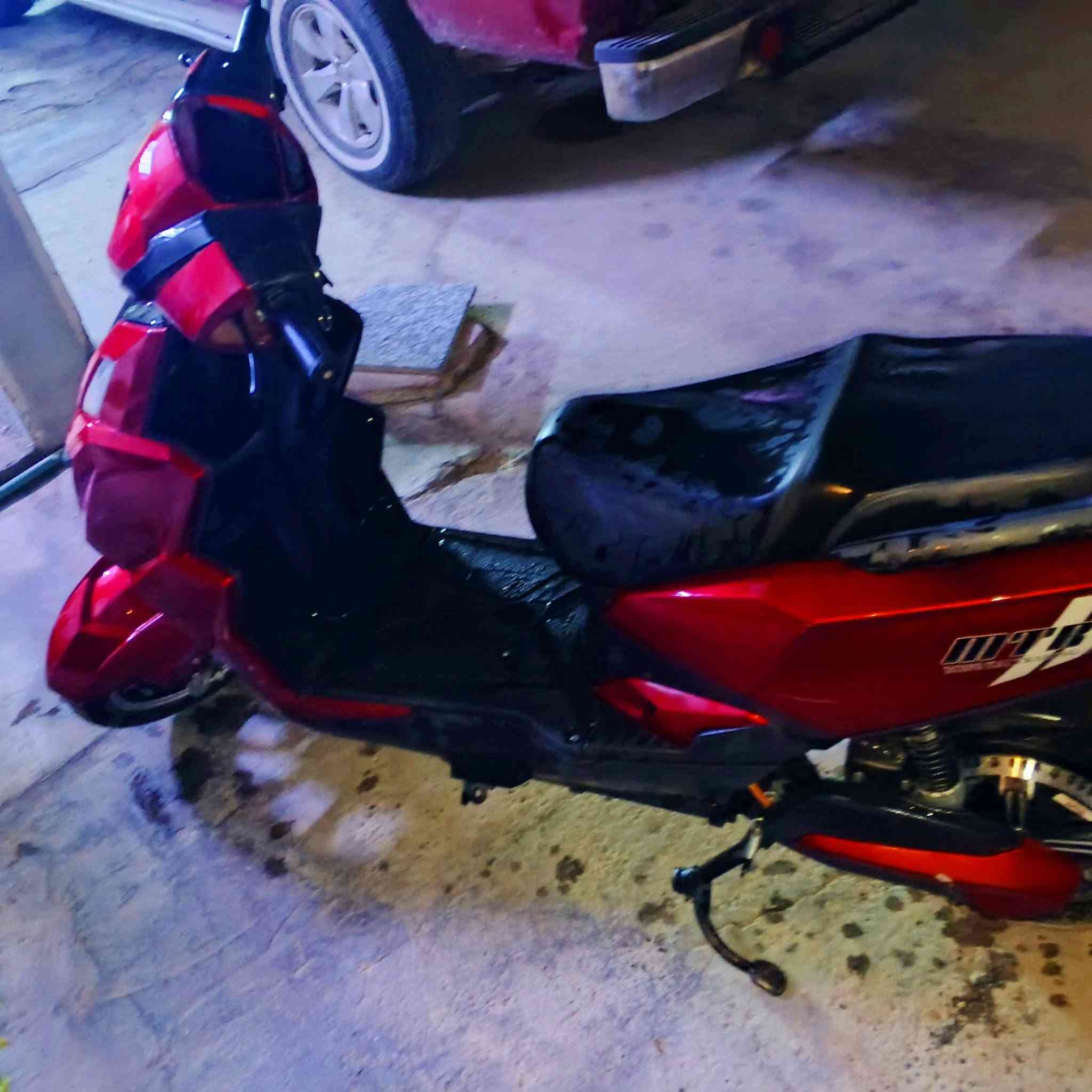 سلام عليكم 
دراجه MTR فضائي لون ماروني سرعه 90 مقفوله على 60 دراجه خير من الله شلعتها تخبل معدل يخبل وبيها دكمه بگ خلفي شحن 5 ساعات تمشيك 60 كيلو متر حقيقي النواقص البيها بس استاند جانبي و و جاملخ الامامي طاك من جهة وحده يعني تكدر تلحمها بسليكون و الماشه الاماميه طاكه و البريك الامامي شغال بس يرادله قمجي بس ذني نواقص ودراجه حلوه و تخبل و شاريهة من مؤيد طياره العقد موجود ماخذه بمليون و 100 
الشراي يراسلني وقيم بل يرضي الله وياخذه بلعافيه مكاني بغداد وهذا رقمي موجود اتصال و واتساب ***********
