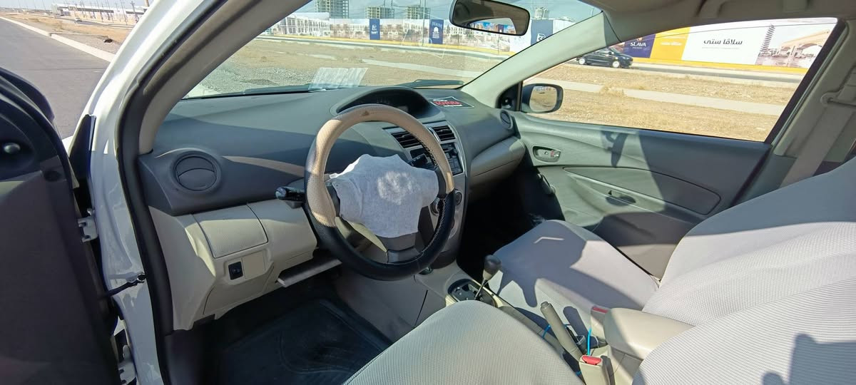 ‏یارس 2013.
‏هەزار 263 رۆیشتیە
‏Abs
‏گێر تۆماتیکە
‏دەبل گیجە 
‏سەنەوی بەسەرچووە
‏گیرو مکینە بەشرتە
‏3پارچیە و دەرگای سایق بیلادی گۆراوە هەر دوو ئێرباگی تەقیە
‏مجالەکی کەم تێدایە
‏***********
‏ أربيل, العراق
