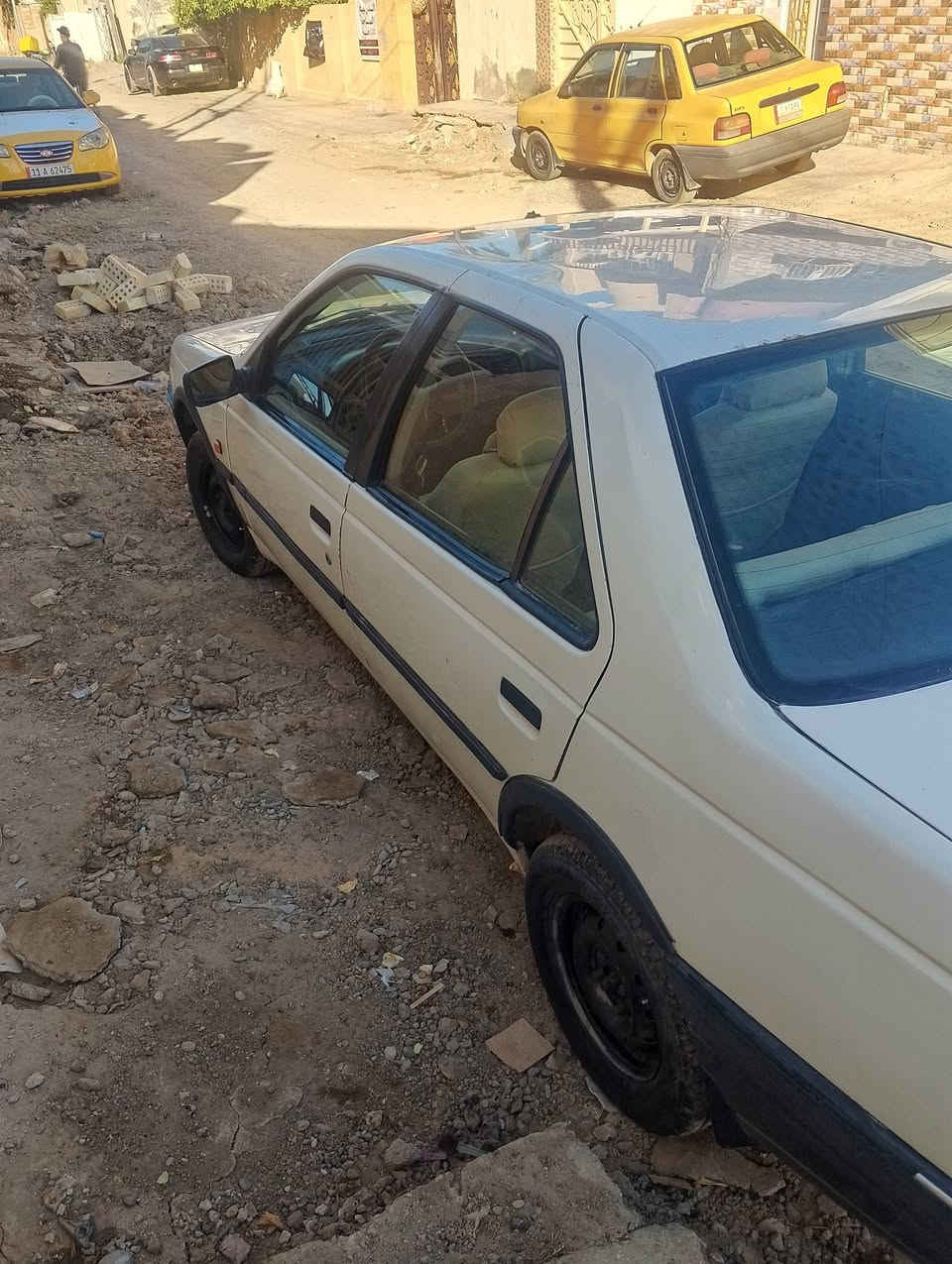 السلام عليكم بيجو روى للبيع السيارة بأسمي هزة جديده  محرك جديد تبريد شغال الكير بس الثا لث يفلت السيارة حلوه وجاهزه  السعر 28 وبي مجال  مكان السياره الراشديه حي القدس رقم التلفون ***********
