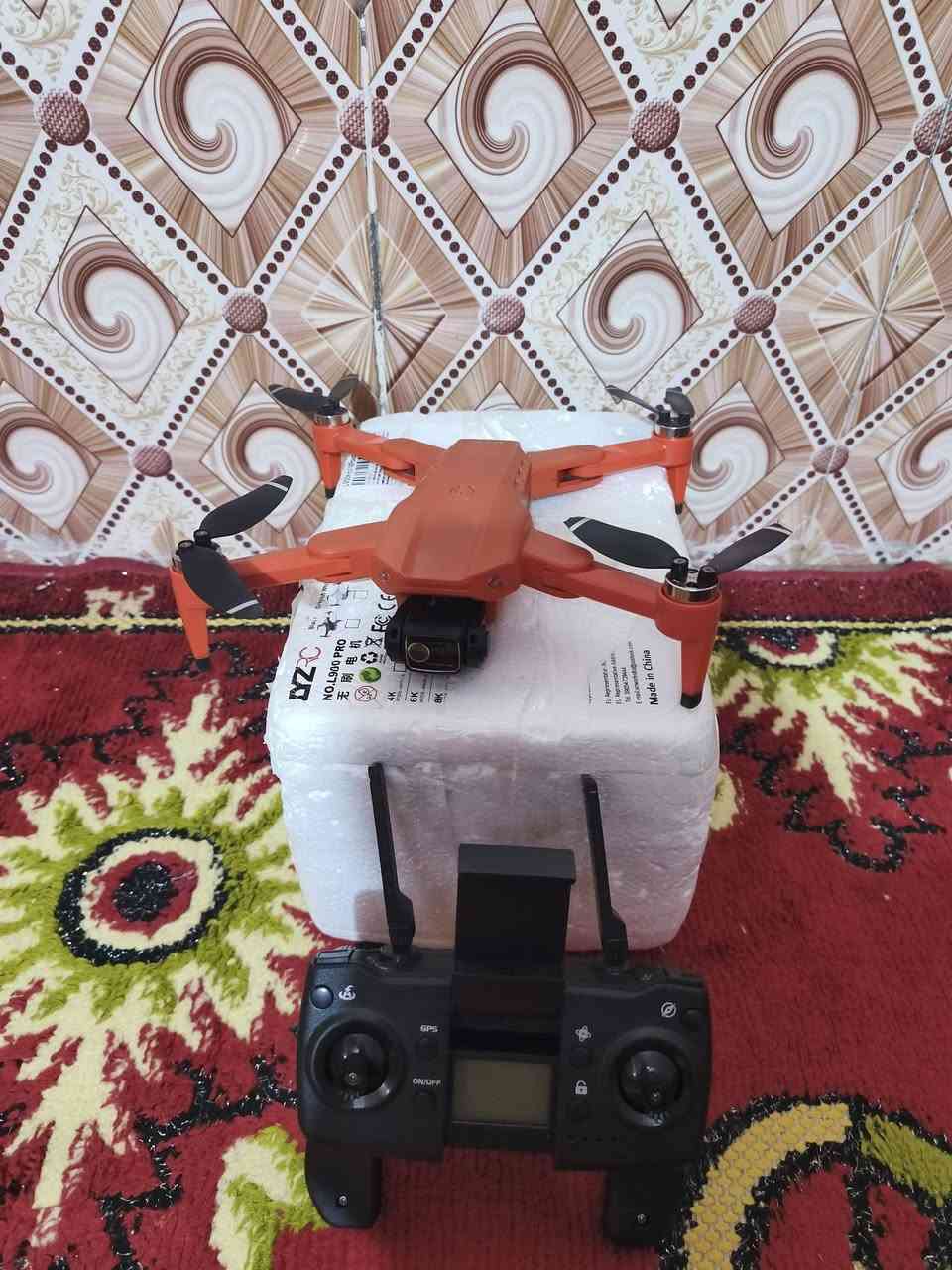 درون L900pro
1 محرك Brushless

2.البطارية: سعة 2200 مللي أمبير (7.4 فولت)، توفر وقت طيران نظري يصل إلى 25 - 28 دقيقة 

3.المدى: يصل مدى التحكم عن بعد إلى حوالي 1200 متر، بينما يصل مدى نقل الصورة (WiFi) إلى 300 - 600 متر حسب التداخل.

4.GPS رجوع ذاتي عند نخفاض الشحن او غير شيء 

5.ثبات فول  سعر 100 بيها مجال .  ***********

6. كامره  تصوير 1080.1920.فيديو  /  الصوره 4320.7680
