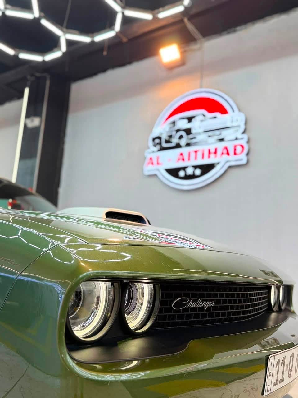 السلام عليكم شباب مكلف بالنشر …
للبيع سياره كلش جديده و حلوه و قطعه مميزه و رقم مميز..🔥

 Dodge Challenger Shaker. 2023  (Last Call)  

النداء الاخير .

السياره بمحرك ..                    SRT 6400 Scat Pack Shaker

القوة الحصانية : تنتج السيارة  قوة  485 حصان حصاني 💪 بستم برتقالي اصل SRT  .عزم الدوران : يصل إلى 644 نيوتن 🌎

السياره : ستوك بلاديه  بدون اي تزويد و لا ملعوب بيها 💪🏻.

الرقم مميز بغداد الجديد بأسمي شخصيآ
ممشى السياره :  22 الف كيلو متر 

موصفات معروفه السياره 
  فوول بدون فتحه  🛖
- وايد بدي اصل 
- ⁠ويل SRT حجم 20 اصل
- ⁠رادار امامي و جانبي 📹
- ⁠كشنات حضن 
- ⁠كشنات الكنتاره و جلد
- ⁠كشنات تبريد❄️ + تسخين 🔥
- ⁠خزن 
- ⁠حاجب لد امامي اصل 
- ⁠مري جانبيه رادار + هيتر ♨️
- ⁠مري نظام التعتيم ◾️
- ⁠تشغيل عن بعد ⚡️
- ⁠اطارات 4 جدد شركه حجم 20 / 305 
- ⁠شوته رياضيه سبورت اصل بلادي 

ضرر السياره موضح بالصور مرفقه مع المنشور و بالاضافه اني مسوي الها سونار جديد ..
 —  اما بالنسبه                                               ( كير محرك حداديه تخم اطارات ) كله بشرط زيرو ..

مكاني السياره بغداد الكرخ  العامريه شارع العمل الشعبي 

رقم الهاتف :             
***********           *********** واتس موجود 

سعر السياره : 390 $  و بيها مجال .
