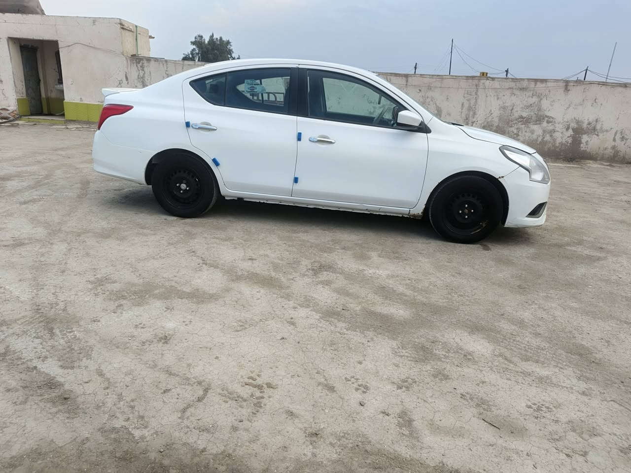 نيسان فيرسا موديل 2018 رقم ذي قار حره تحويل ثاني يوم وارد أمريكي  بيه جاملغ تبديل و جاملغ صبغ وطرف البنيد بارد والباقي كفاله ضربه وصبغ وبارد ودحجات سياره جديدة و جاهزه مابيه نقص مكينه 1600 كير أوتوماتيك جام 4 تماتيك يدات نيكل بلاد فول تحكم شاشه تاب تبريد شغال مكان السياره
 ناصرية مركز
السعر 75 
‏‪***********‬‏
