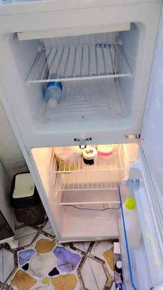 السلام عليكم ثلاجه نضيفه كلش محتاجه وريد ابيعها سعر 75 قفلها رقم  الهاتف *********** ممتواجده ع فيس اتصلو ع رقم وع واتساب
