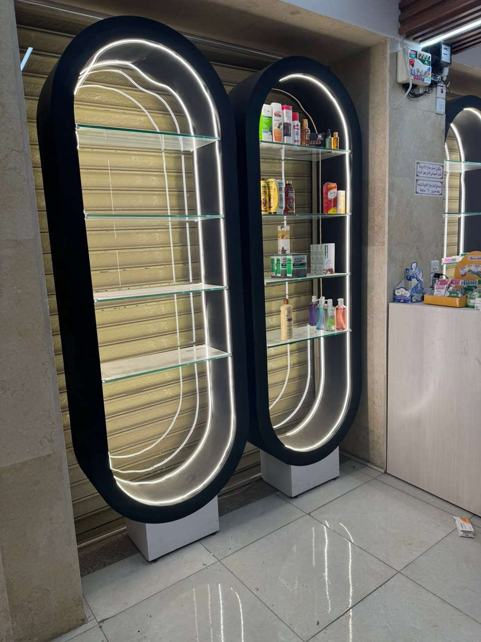اثاث صيدلية للبيع 
للتواصل 
*********** اتصال 
***********  واتساب
