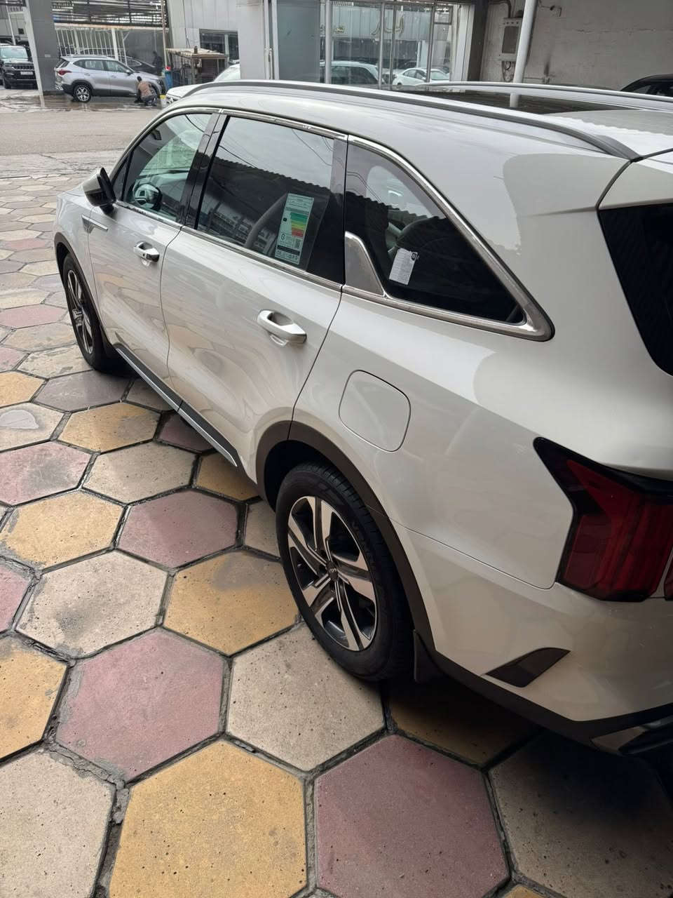 للبيع كيا سورنتو 2022 شركة الدوليه
سياره جديده جدآ و مكفوله من كل شي 
ماشيه 45000KM 
مواصفات 1/1 ما بيها نقص اي مواصفه
داتاشو 
4 كامرات 
محرك 3500 V6 
فور ويل 
بانوراما 
داخل جلد 
كشنات كهرباء 
كشنات تبريد تدفئه 
ذاكرة خزن 
كير ماوس 
اضائات محيطيه 
بردات خلفيه 
الشاشة الكبيره 
عداد دجتل 
حساس امامي خلفي 
رادار جانبي 
رادار امامي قياده ذاتيه 
تبريد لمس 
بصمة تشغيل و ابواب 
تشغيل عن بعد 
اضائة ترحيب 
اشاره بالمرايه و المرايه شفط 
سياره كلش كلش جديده و ماكو بنضافتها مكفوله من الصبغ و البارد و القطع كلها بشرط لا براغي مفتوحه ولا ابد حتى الدعاميه على كبس الوكالة 
دهن و فلاتر و سيرفس كله بالوكالة 
رقم بغداد ب اسمي شخصيآ تجي تشوفها و بشرط افحصها وين ما يعجبك تحويل ثاني يوم 
سعر السياره 29500$ بيها مجال حك الجيه 
مكان السياره بغداد للأستفسار الأتصال على الرقم *********** متوفر واتساب تحياتي للجميع
