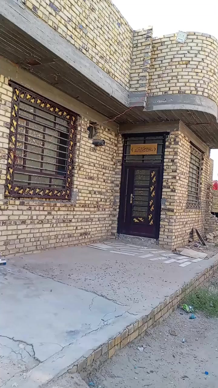 السلام عليكم.. الدار للبيع مساحته 250 م يحتوي ع صاله 5 ونص ×4 + غرفتين نوم 5 ×4 + هول 6×4 +مطبخ 6 ×3 ونص + صحيات 4×3 + منور مع حديقه جانبيه 90 م / العنوان سياحي منطقة العتايج (حي نجم)
للتواصل الاتصال ع الرقم ***********
