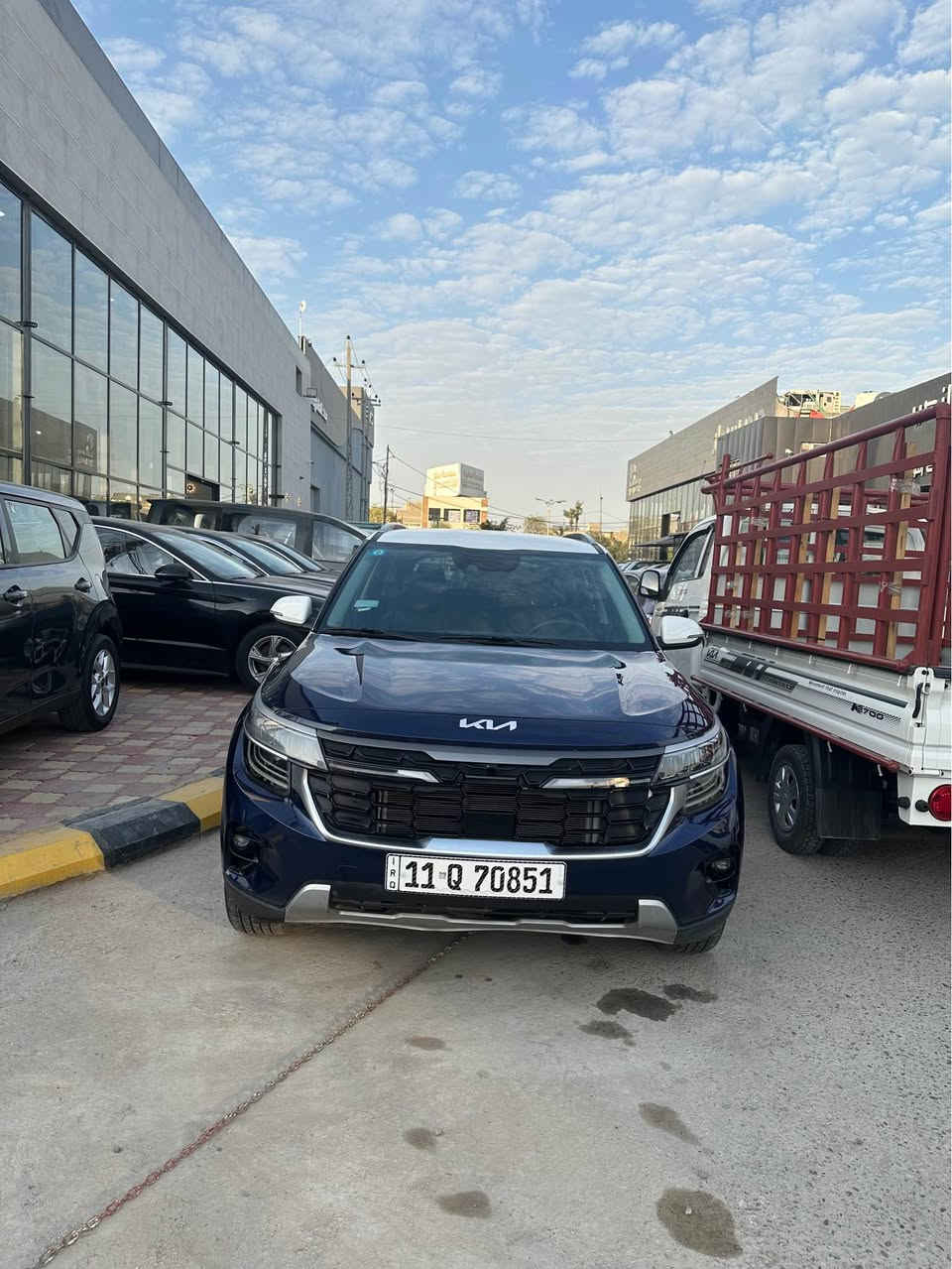 كيا سلتوس موديل 2024 
المواصفات فول عدا الفتحه لان السياره تو كلر لونين بلادي 
مكينه 2000 دوش المرغوب 
ممستخدمه بلعراق ابد ماشيه 10 الاف من امريكا 
وياها بصمتين اصليات وسبير وعده كامله 
السياره وارد بيها قطعه وحده صبغ البنيد فقط الحادث 
واجتي مو امريكا بيها كلير بلداير مال جمالغ خلفي فقط 
وسياره مرقمه بغداد وباسمي 
مكاني بغداد الكرخ معارض البياع معرض التميمي 
السعر 16500 دولار 
للاتصال *********** بغداد, العراق
