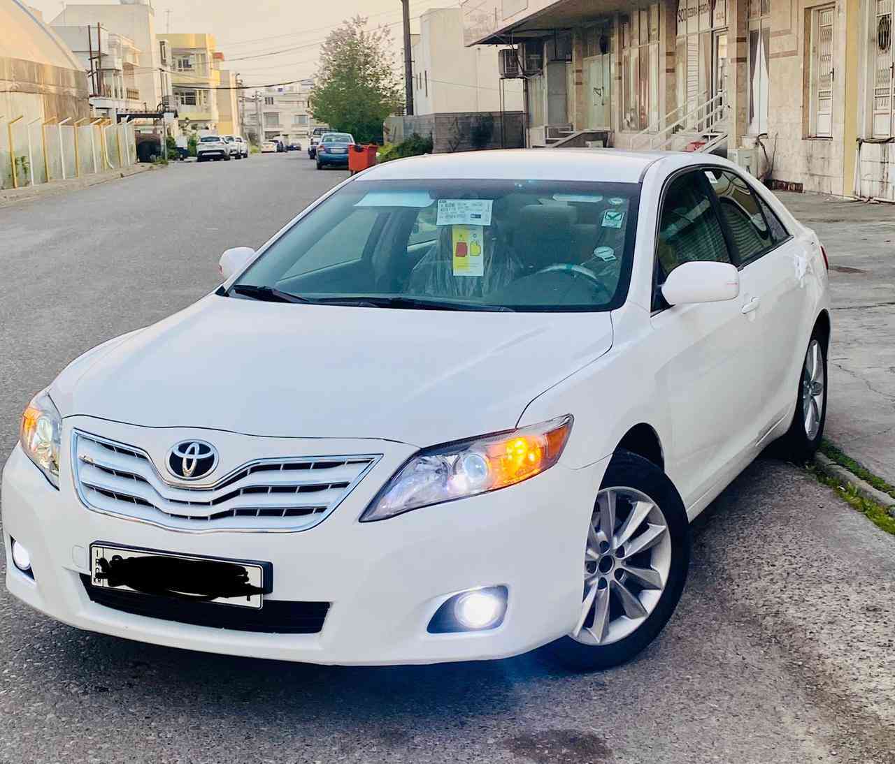 تويتا كامري موديل 2010 مواسفات ئةمريكي LE  
107 هةزار روشتية  سةيارةكة بي بوياخة تةنها ٢  جي بجوكي كارتي هةية     بي سارد و بي قوپة كرانةوةشي نية ماشاللة سةيارةكة نوي نوية دةري و ناوي لةسةر دةقي شةريكةي  
مايتةوة تةقةو رةقةي نية ٤ تاية  نوي لةسةرة  
شوين هةولير 
رةقم موبايل *********** نرخي ١٢٨
