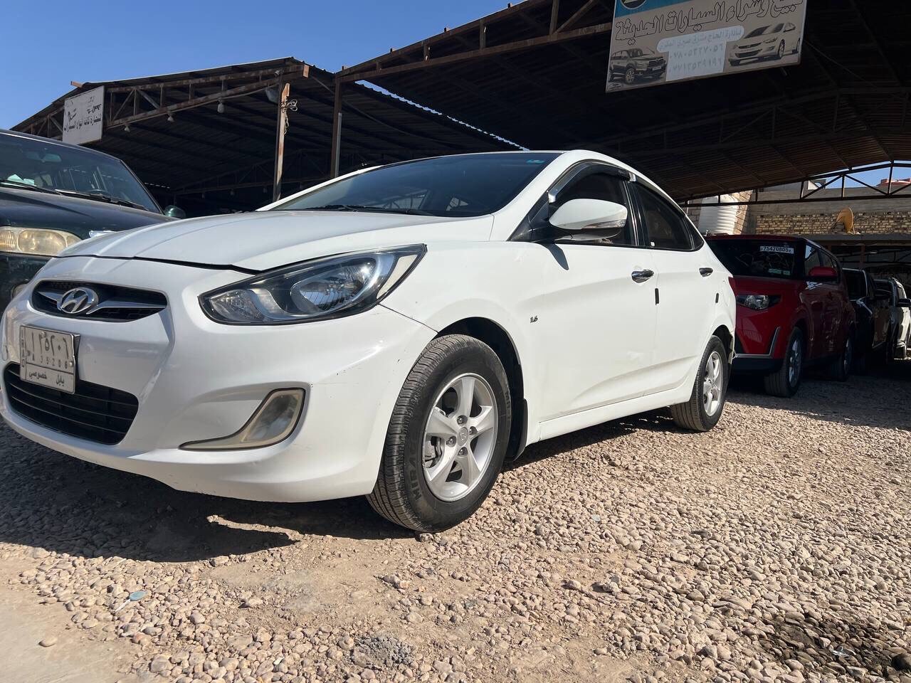 السلام عليكم                                                                         للبيع هيونداي اكسنت 2013 خليجي مكينه 1600 تحكم ستيرين اشاير بل مري 5ويل كب السياره بيها الجاملغ الامامي من جهت الصدر بارد فقط وباب الصدر من جوه بيها صبغ والجاملغ الخلفي من جهت السدر مع الباب على كد شبر صبغ مكان السياره بابل
السعر89وبيها مجال الاتصال على الرقم ***********