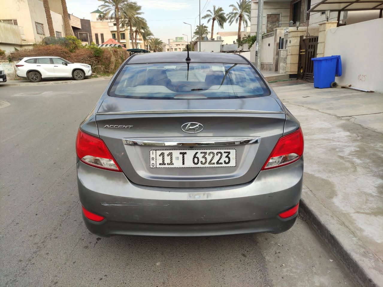 للبيع هونداي اكسنت 2016 ماشية 143 الف كيلو
اللون رصاصي رقم بغداد الجديد
مكينة 1400 cc كير CVT / 6 نمر اقتصادية
سنوية وهزة جديدة
خليجية بدون حادث 
بيها جراد قمارة موضح بالصور
كير ومكينة ممتازة
صدر جديد
زوج تايرات امامي حديد والخلفي جيد جداً

السيارة على ايدي وكله بانزين محسن واحسن نوعيات الدهن
وبيها مجال بسيط ان شاء الله
***********
