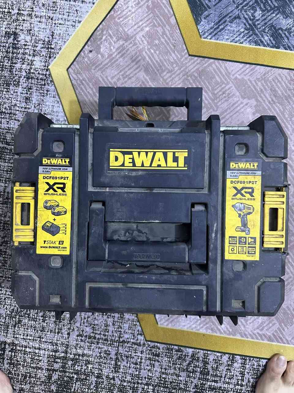 السلام عليكم دريل امريكي اصلي +بطاريات ثنين شحن البطاريه شهر كامل يكفيك ماخذه من الشركه وهذا وصل شركه ورمز الدريل موجود بالوصل اخذته 600 الف ليفيده يخلي سعره وبالعافيه علي 
اصلي اصلي وليس تقليد ليعرفه يعرف قيمته


**إذا كنت صاحب هذا الإعلان وتريد حذفه لأي سبب، رجاءا أرسل رسالة إلى الدعم الفني**