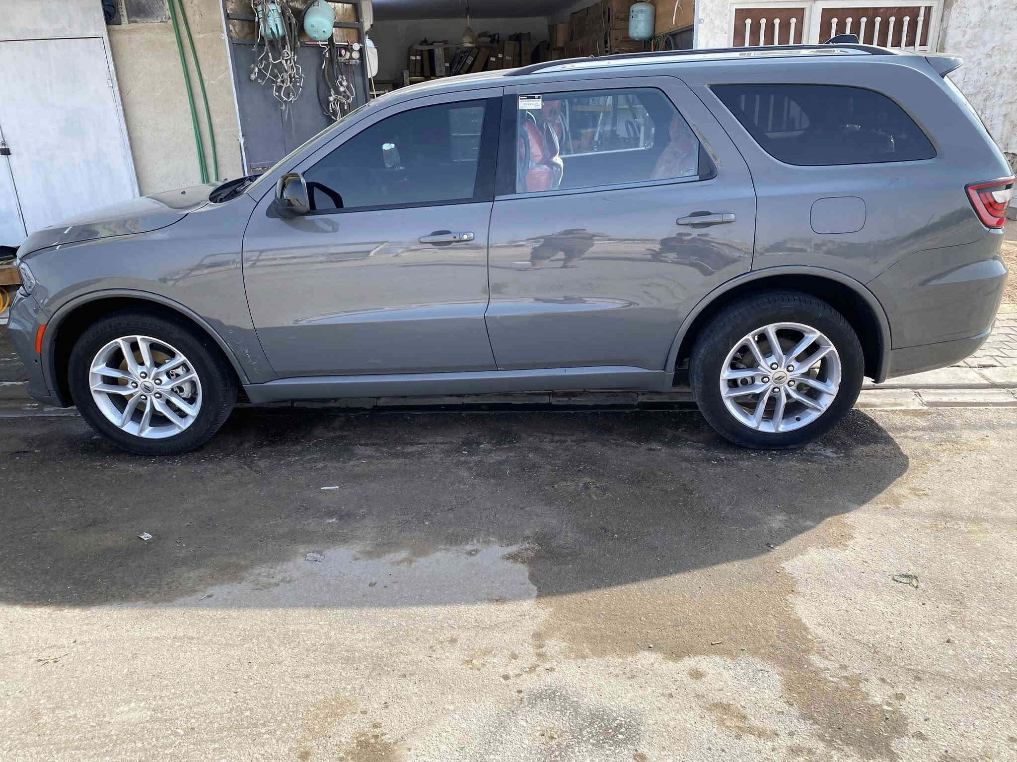 دودج دورانكو GT  لون إسمنتي مميز
#الموديل : 2023
#الضرر : بابين نفس الون بدون صبغ اصليات ونص الجاملغ الخلفي 
#الرقم : اربيل (الرقم الحديث) تحويل او وكالة حسب الرغبة

#المواصفات :
▪️السيارة: دوج دورنكو جي تي
▪️المحرك: 3.6L . V6  (ستة سلندر)
▪️العداد: 20 الف حقيقي دخول جديد ماماشيه بالعراق 
لايتات زينون مع حاجب LED مع كشافات دعامية زينون
بصمات عدد 2 للأبواب مع بصمة جنطة وبصمة تشغيل وتشغيل عن بعد
حساس خلفي
كامرة خلفية دوارة اصل مع الستيرن
شاشة الدشبول حجم كبير
غرفة السيارة جلد احمر 
تحكم فول كهرباء لكرسي السائق 
تدفئة لكشنات المقدمة
تدفئة ستيرن
سستم صوت
تشغيل عن بعد
جنطة كهرباء
تحكم ستيرن جهتين بلوتوث وحاكية وكروس سرعة وتحكم صوت 
نظام ABS مانع انزلاق

السعر المطلوب: 310 ورقة مع المجال

 
الاتصال على :
***********
