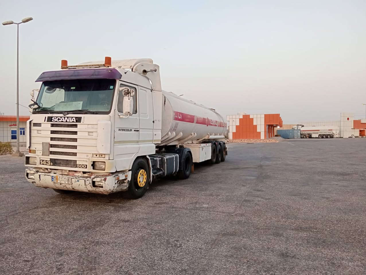 سلام وعليكم سكانيا البيع موديل 95 رقم بغداد بسمي طوناج سلامه 32 طن  سنتين جي بي اس تخم تاير مكينه 43 0/6 مكفوله كفاله عامه السعر ( 215 )وبيه مجال خاص ما رد نتصل وتدلل ( ***********)
