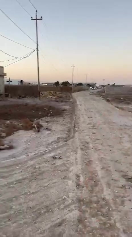 السلام عليكم
للبيع دونم الوجه ٦٥ النزال ٥٠
طابو صرف ملك خاص
بي بيت جديد بناء مرتب
كوت حي الحكيم قرب سيطرة الجديده
يبعد عن شارع العماره ٣٥٠ متر
السعر جدآ جدآ مناسب
السعر ١٣٥ مليون مع مجال بسيط
للأستفسار***********
***********
