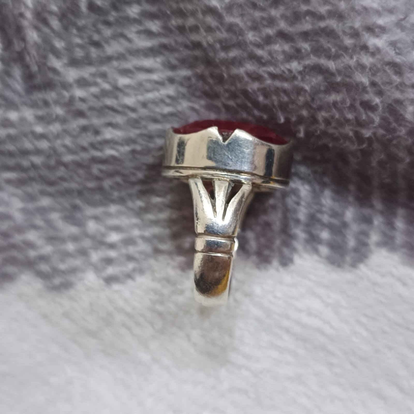 سلام وعليكم اخواني العزاز عندي هاذ الياقود حجرة كلش حلولة والياخذهة ميندم َ لاأستفسار اتصل علة هاذة الرقم ***********
