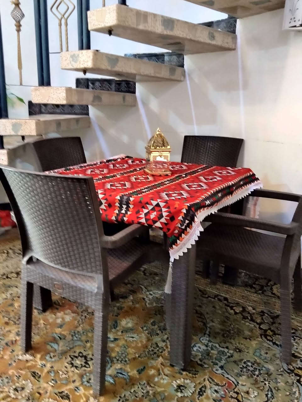 ميز وكراسي عدد 4
نايلون ثقيل باب اول ب75 الف وبي مجال 
#بيع_مستعجل


**إذا كنت صاحب هذا الإعلان وتريد حذفه لأي سبب، رجاءا أرسل رسالة إلى الدعم الفني**