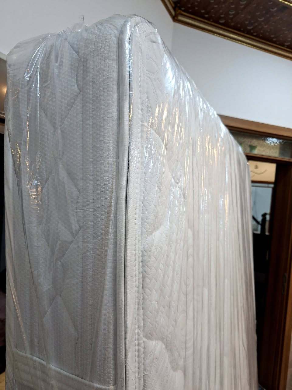 للبيع دوشك طبي مستخدم قليل كلش جديد بعده بل نايلون اشتريته من استقبال ب٤٨٥ الف الله شاهد بس بدلت الغرفة ومايصير عندي .. السعر ٢٧٥ الف ...  ***********
