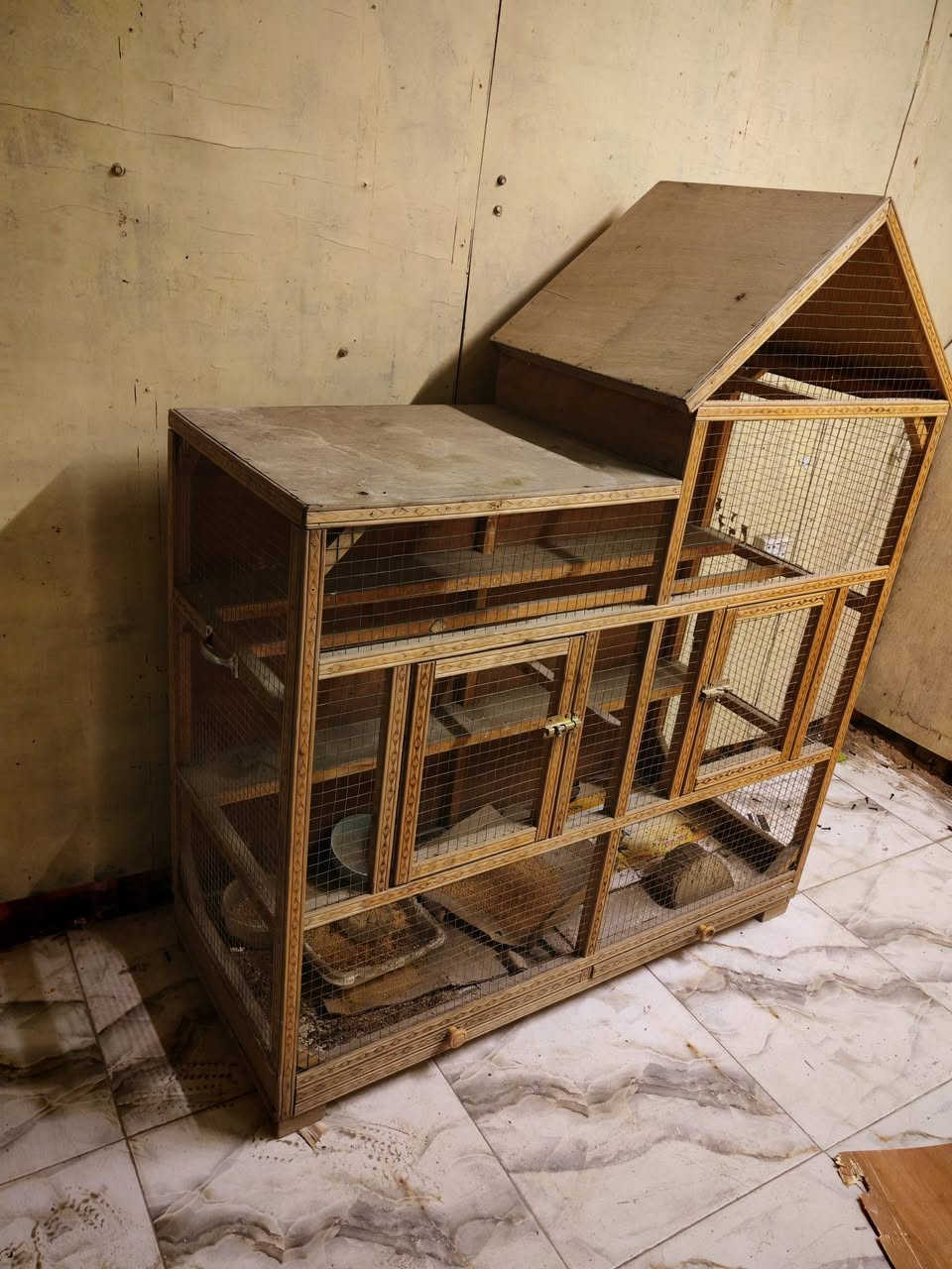 قفص البيع السعر ٧٥
الشراي يتصل ***********
