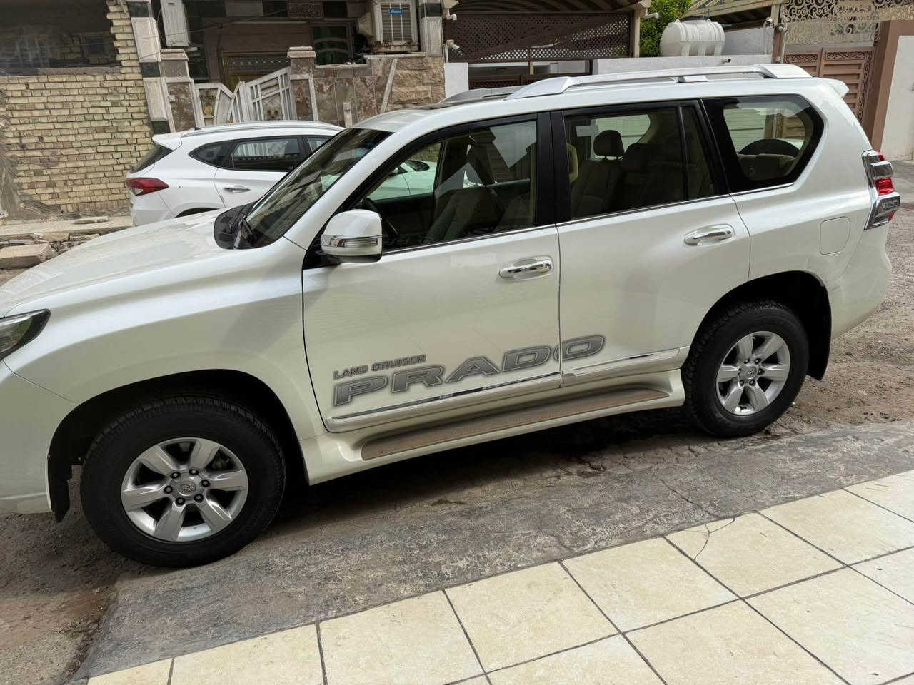 السلام عليكم للبيع برادو 2014 رقم بغداد كويتية دبل تانكي 6 سلندر سلايد داخل جلد شاشة كبيرة تحكم استيرن كروز سرعة 7راكب تبريد 3قطع ماشية 61 الف بيها بارد بالجاملغ الخلفي اللايسر بالحافة جوة قبغ البانزين وباقي المواصفات المعروفة السعر 335 ورقة للاتصال ***********
*********** بغداد, العراق
