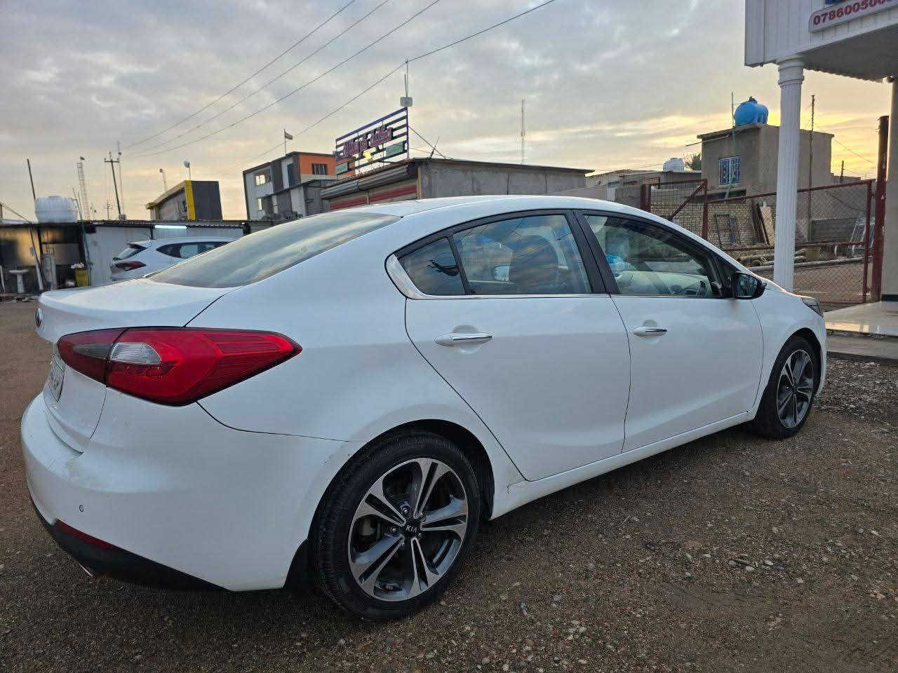 سيراتو خليجي موديل 2014 مكينة 1600دوش كفالة وبيها فقط رصعات صغيره مبينه بالصور    والدوسه جوه باب السايق  مرشوشه اثر شخوط بدون حادث تخم تاير جديد ويل كب بلادي
اشارة بالمري + شفط

 تحكم امراية 

رادار امامي خلفي 

فول تحكم استيرن + شفتات سرعه بالستيرن

تبريد قطعتين 

صدر سياره جديد 

محرك وكير خير من الله 

السياره كامله 

السياره رقم سليمانيه 

مكان السياره بغداد 

السعر 118 

تواصل واتس اب 

***********
