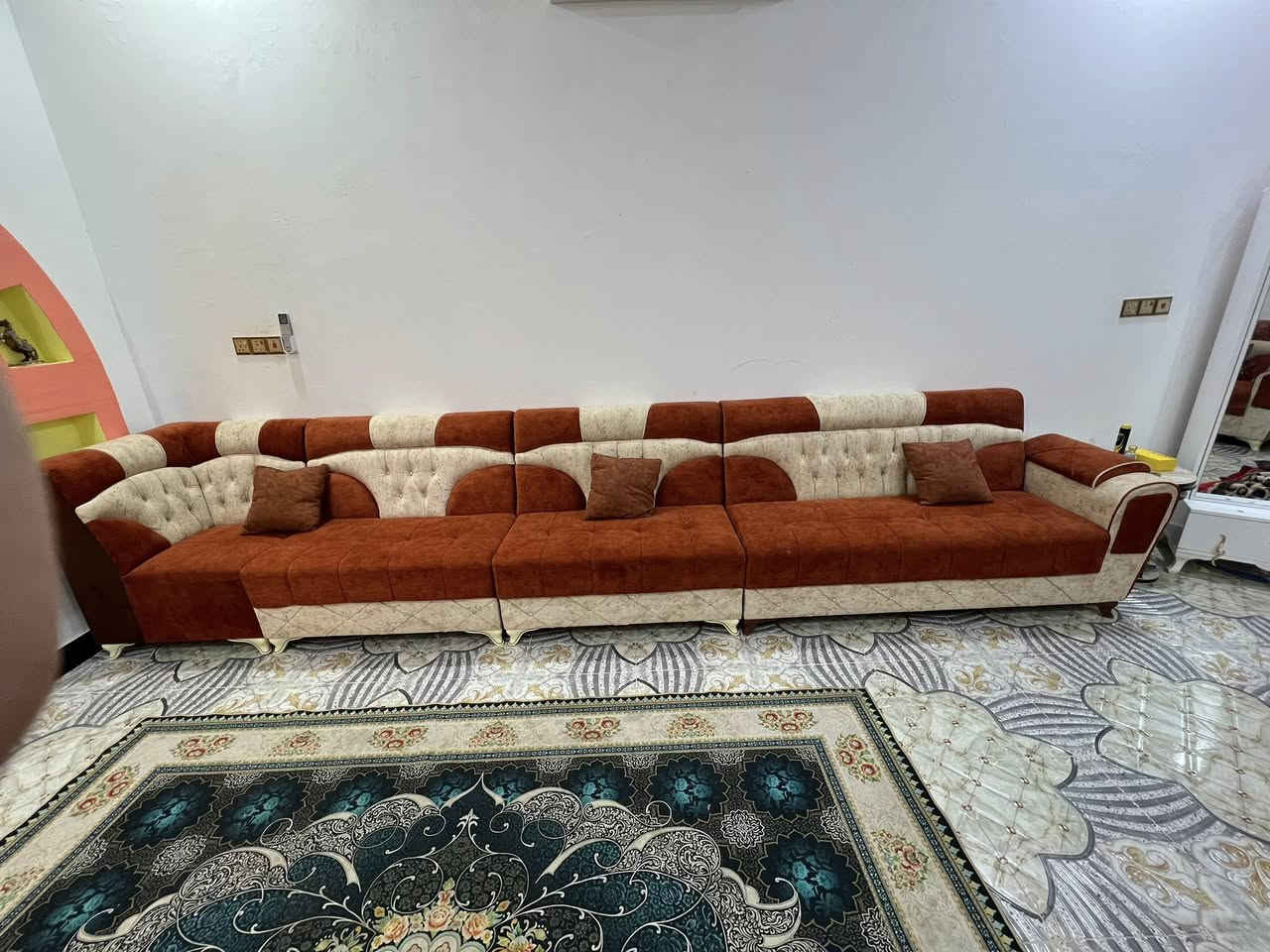 السلام عليكم ديوان 12متر شغل أربيل السعر850. البرده سعرها 30
القرنه  شارع العلم مزرعه 
***********
