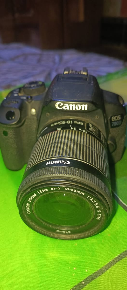 سلام عليكم ورحمه الله وبركاته اجتني بهذا الشكل ما بيها شحن والله بسبب عدم توفر شاحن الها بيش تفيدكم تكوني سعر  نظافتها مقبوله يعني والعدسه نظيفا جدا بس ما اعرف شغاله ام لا بطاريه بيها مع بطاقه الذاكره 8جيكا مكاني البصرة قضاء صفوان توصيل ماعندي


**إذا كنت صاحب هذا الإعلان وتريد حذفه لأي سبب، رجاءا أرسل رسالة إلى الدعم الفني**