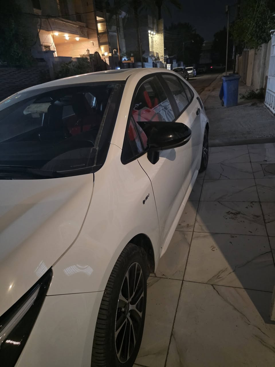 كورلا موديل ٢٥ بسمي ماشيه ١٦ مكفوله كشن كهرباء فول سعرها٢١و٧٥٠  الشراي يتصل*********** وتساب بغداد الغزالية  
السياره بيها رصعتين صغار موضحه بصور
