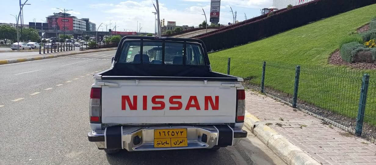 نیسان پیکاب تەحویڵ ئەسڵ 2002 

گێڕ و مەکینەو ئەکسڵی بەشەرت 

تەبرید و پاوەرە چوار تایەی لۆکی لەژێرایە
سەنەوی تا 2027 تازەیە 

ناوە ناوە بۆیاخی هەیە شان و سەقفی بەشەرت پێشی کەپسە بێ دەعدم و لێدراو

تەقەو ڕەقەی تیانیە ماڵی کەسابەتە 

نرخ 85 گەڵا و مەعامەلە
  
شوین سلێمانی 
*********** كالار, السليمانية
