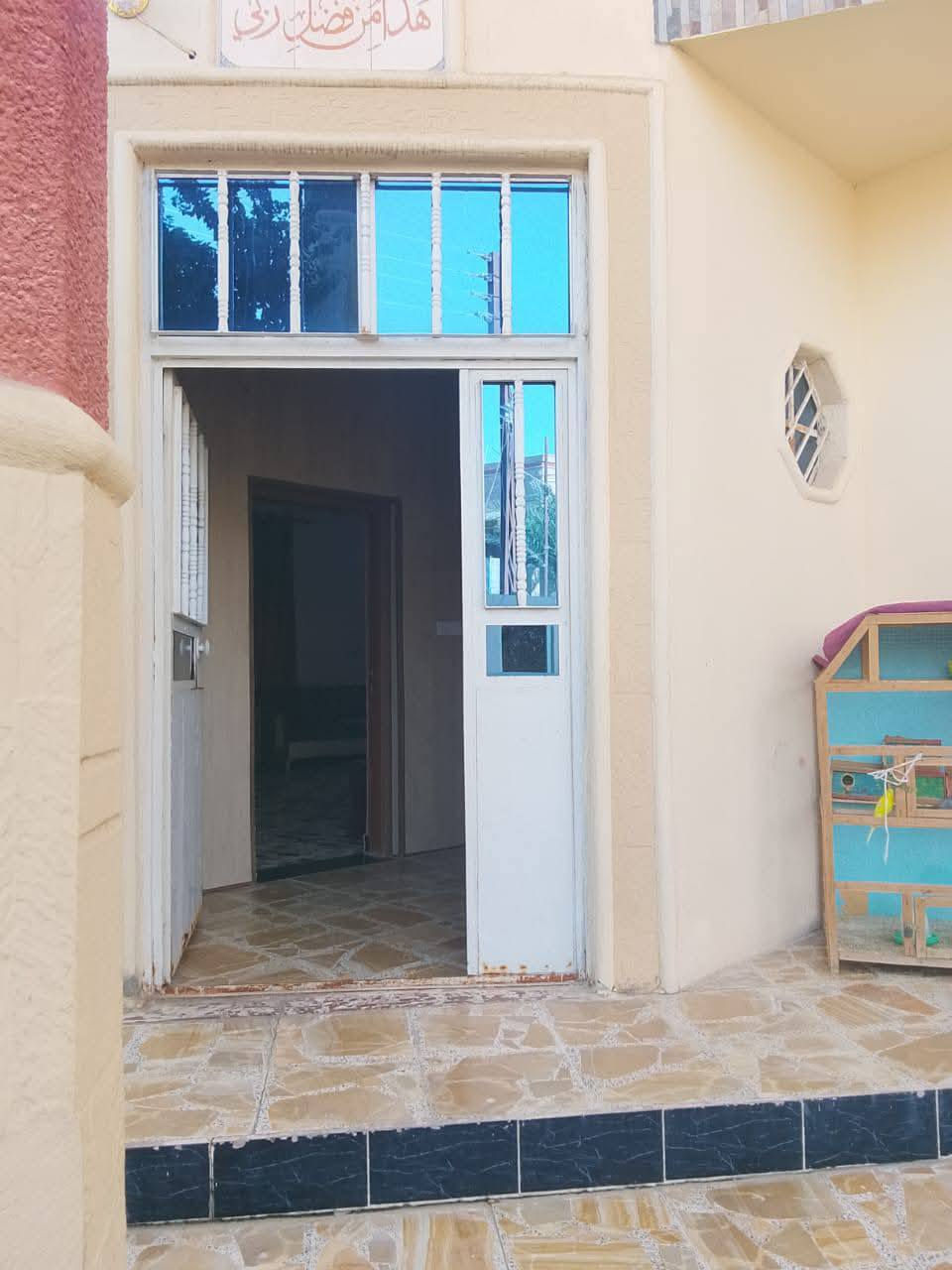 مكلف بلنشر ☺️
بيت للبيع  في حي الرساله قرب مدرسه الخليل مساحه 420م طابقين بناء قبل الأحداث الأخيرة ركن على شارع 12وشارع فرعي 8م يحتوي على 5غرف نوم واستقبال وصاله ومطبخ وحديقة كبيره وكراج سيارات الأرضية كاشي 
السعر 245مليون وبي مجال مسحوب على المصرف العقاري باقي تسديد 83مليون للمصرف للاستفسار مراسلتنا على الخاص او الاتصال على الرقم التالي ***********
