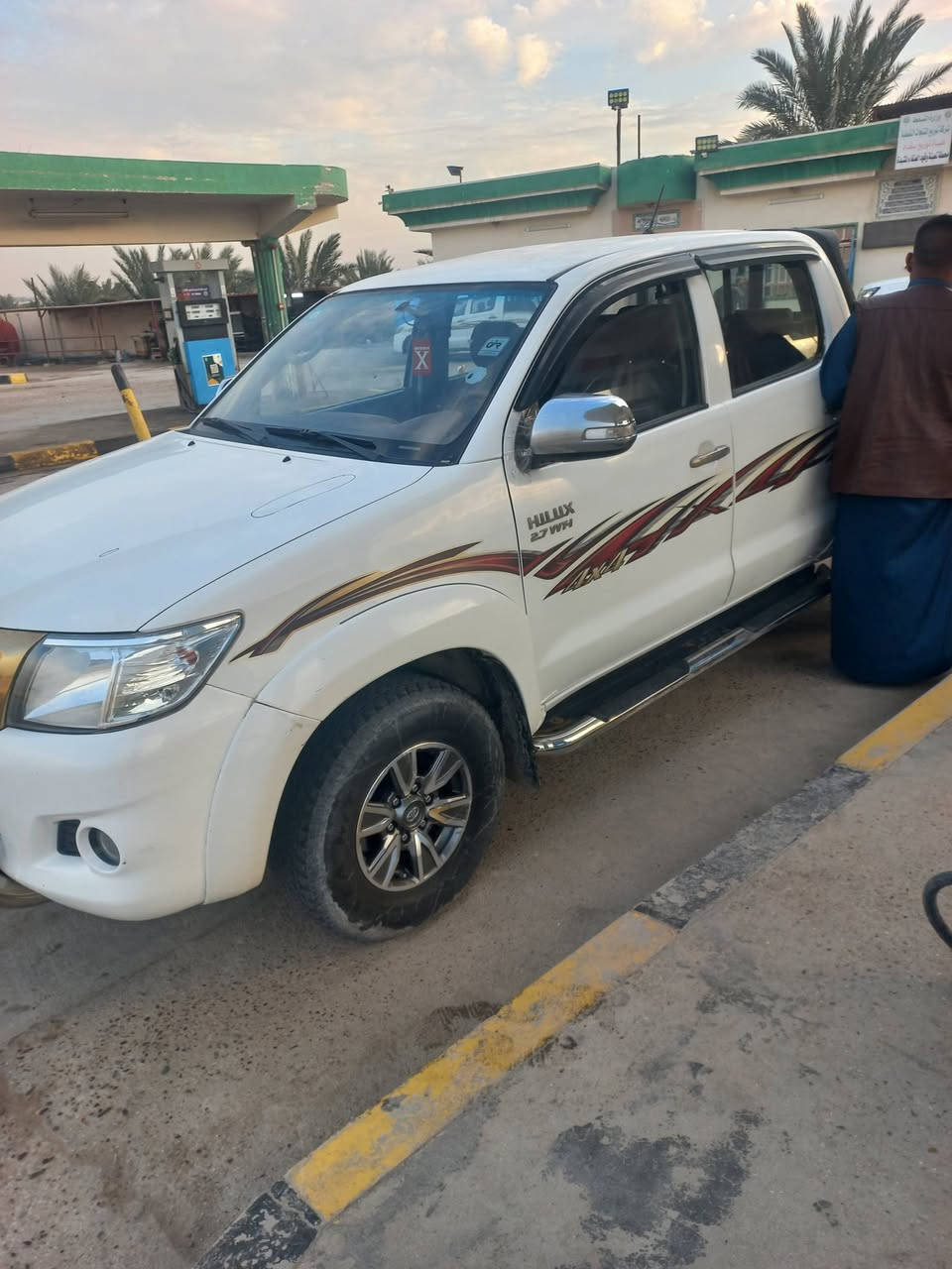 السلام عليكم ورحمة الله فور ويول موديل 14 سياره جاهره محرك جديد كير اكسن كشر تايرات رقم بغداد دولي السعر 210بيه مجال السونار موجوده  مكان بغداد سريع الرضونيه 0786388066كورك***********
