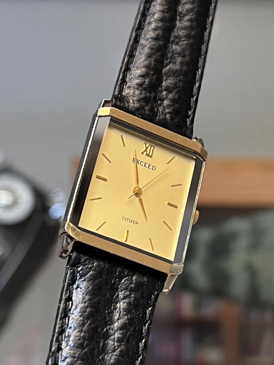 Citize Exceed Tank
القطر: 30mm*32
• الموديل: Exceed (الفئة الفاخرة).
• الحركة: كوارتز ياباني فائق الدقة.
• مقاومة الماء: Water Resist (مقاومة للرذاذ والاستخدام
اليومي).
• الحزام (Strap): جلد طبيعي فاخر ماركة BRADA السويسرية،
.(Swiss Made - Cuir Veritable) صناعة يدوية
• التصميم: هيكل مستطيل (Tank Design) بلمسة ذهبية
.(Two-tone) وفضية متداخلة
🔸للأستفسار أكثر عن القطعة يرجى التواصل خاص🔻


**إذا كنت صاحب هذا الإعلان وتريد حذفه لأي سبب، رجاءا أرسل رسالة إلى الدعم الفني**