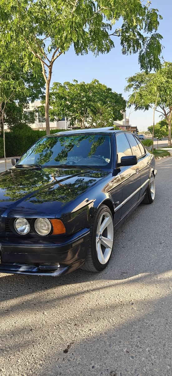 bmw
موديل 1990
كير عادي مينة كبس 
بجم عريض 
تبريد ثلج بدون حادث مكفول من الضربة 
منضومة زنون 
abs
سلايد 
السيارة كت كامل ام حتة الدركة ام

ويل هامان 
واحلة من هذ كلة رقم سليمانية مميز اربع ارقام
السعر 60 مجال بسيط 
..***********
ديالى خانقين
