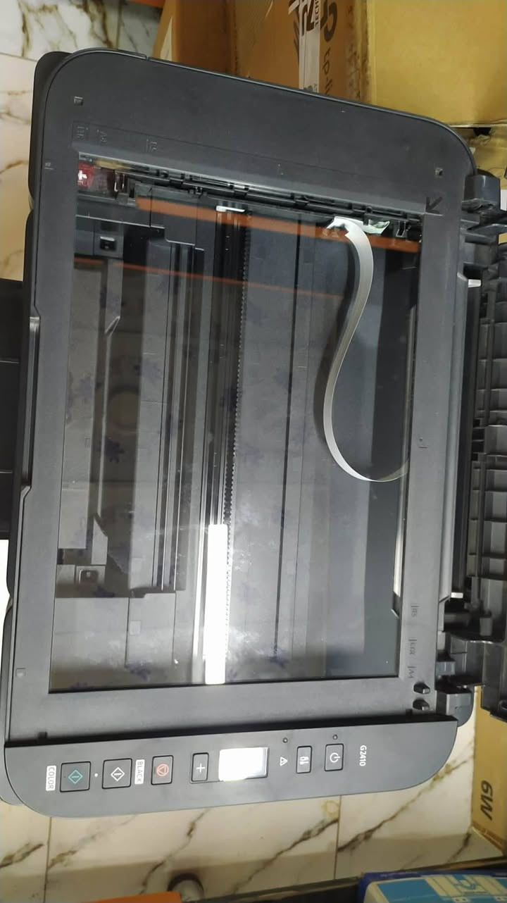 طابعه كانون 2410 مستعمل 4 اشهر فقط نضيفه كلش كامله مع ملحقاتها للاستفسار مراسله او اتصال علئ الواتساب  ***********
